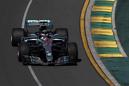Hamilton trapt seizoen 2018 af met snelste tijd, Verstappen derde
