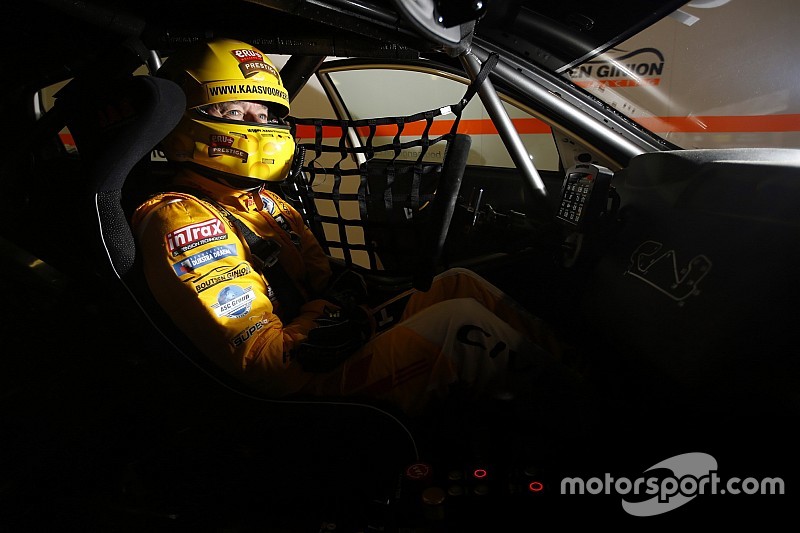 Amikor egy ex-F1-es versenyez Coronel ellen: óriási