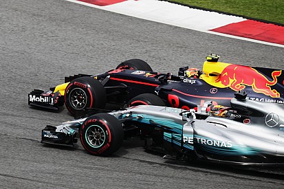 Hamilton hoopt Verstappen dankzij ervaring voor te kunnen blijven