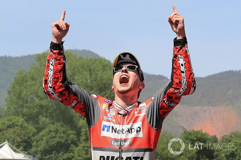 GALERIA: A estrada difícil de Lorenzo até o sucesso na Ducati