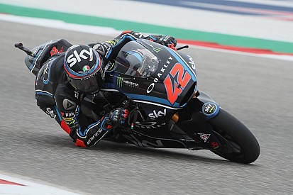 Bagnaia pressiona e derrota Márquez em Austin