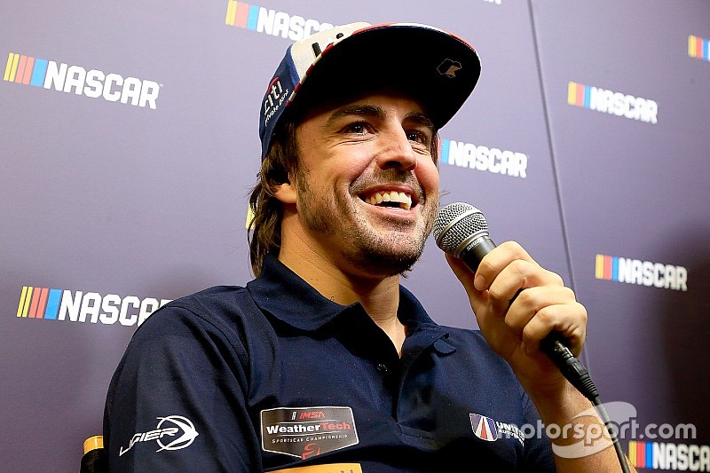 Alonso diz que gostaria de testar carro da NASCAR no futuro