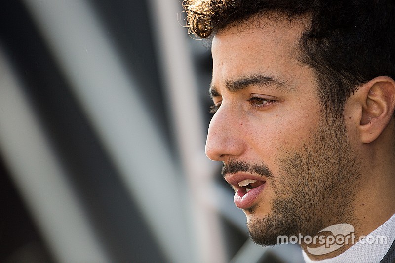 Ricciardo tells Hulkenberg: “No need to be a hero” over Halo
