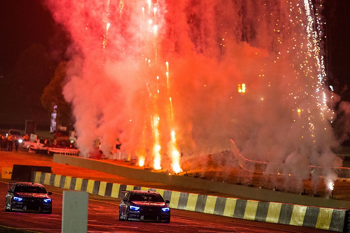How night racing helped Sydney fall in love with Supercars