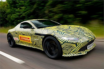 VÍDEO: Verstappen testa novo Aston Martin Vantage
