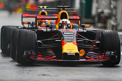 Ricciardo admits he "overdrove" due to Verstappen pressure