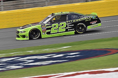 Keselowski supera chuva e adversários em Charlotte
