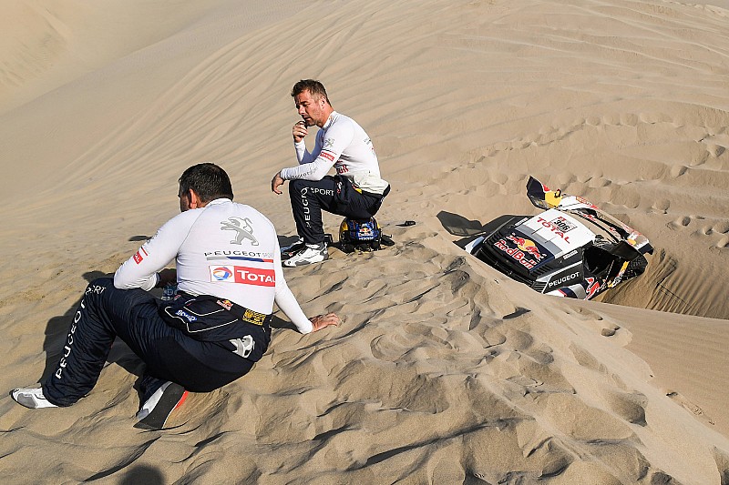 Loeb teme haber perdido su última chance de ganar el Dakar