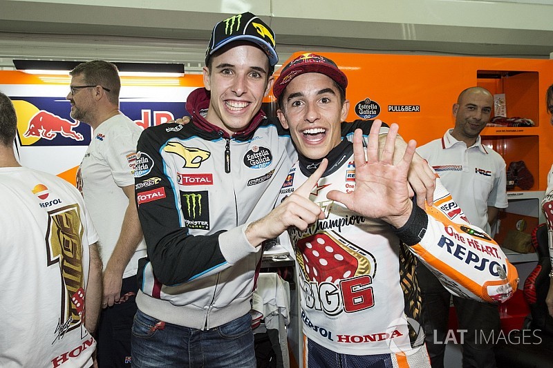 VIDEO: Marc Marquez menyaksikan adiknya tes MotoGP