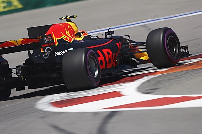 Kesepian di trek, Verstappen tonton aksi balapan lewat layar TV