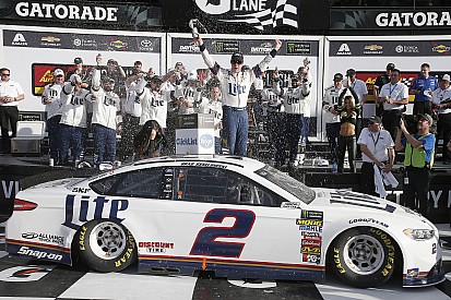 Кеселовскі виграв першу гонку нового сезону NASCAR