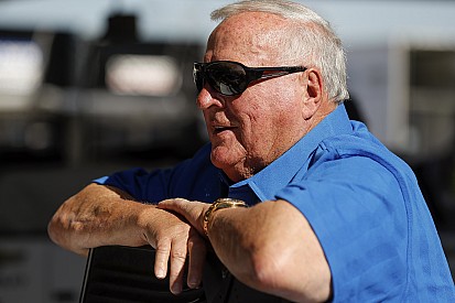 Foyt survives second attack by killer bees