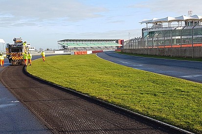 Silverstone pistinin asfaltı yenileniyor