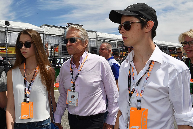 A Forma-1 kulisszái mögött Kanadából: Michael Douglas, szupermodellek, rajtrács...