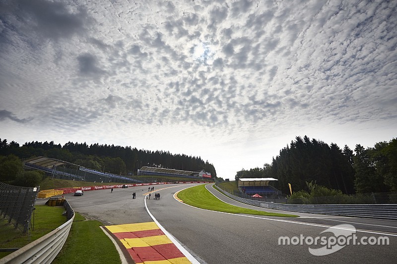 Víz alatt a spái paddock