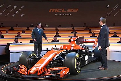McLaren показала новую машину. Она действительно оранжевая!