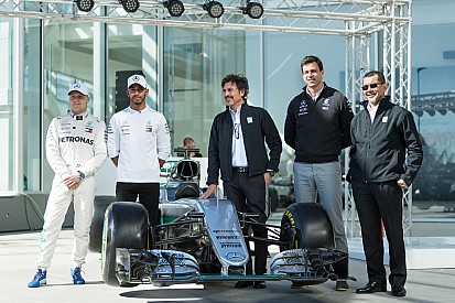 Galería: Hamilton y Bottas inauguran el centro tecnológico de Petronas