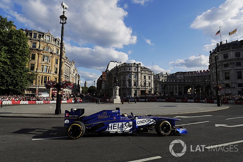 Carros atuais da F1 podem participar de demos em 2018