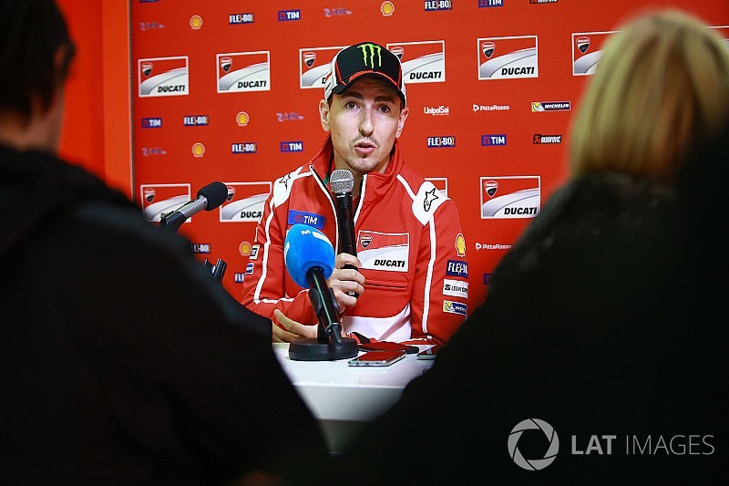 Lorenzo: “La Ducati es la moto más completa en mojado”