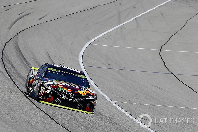 Kyle Busch lideró la última práctica en Chicago