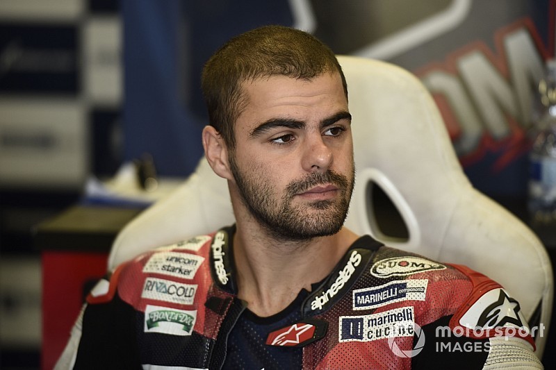 Fenati choque le paddock avec un geste fou en pleine course