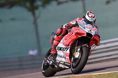 Sachsenring, Libere 2: Lorenzo torna martello e precede Petrucci e Iannone. 23esimo Lüthi
