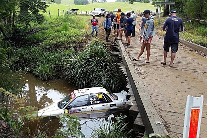 Scary Rally Australia crash leaves car underwater