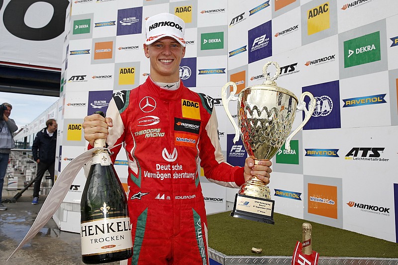 Mick Schumacher az F1-es szuperlicensszel a Toro Rosso célpontjává válhat