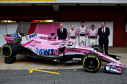 GALERIA: Force India revela carro 2018 no pit de Barcelona