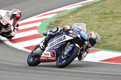 Moto3 Barcelona: Martin topt warm-up, crash Bezzecchi