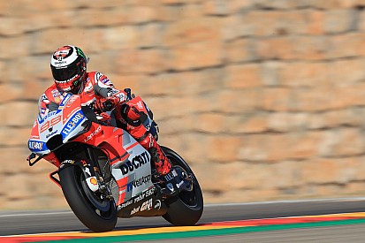 Aragon, Libere 4: Lorenzo riporta la Ducati in vetta davanti a Iannone. Marquez cade