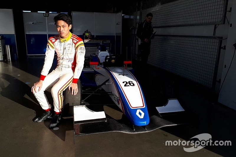 Presley Martono bidik Top 3 Rookie di FR2.0 Eurocup 2017