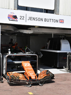 Nose and front wing of Jenson Button, McLaren MCL32