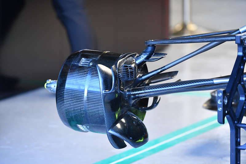 Mercedes-AMG F1 W09 cubo de la rueda delantera
