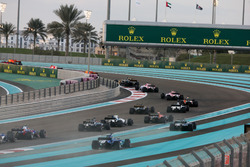 Lance Stroll, Williams FW40, Kevin Magnussen, Haas F1 Team VF-17, Romain Grosjean, Haas F1 Team VF-1