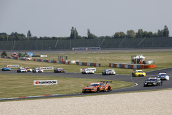 Lucas Auer, Mercedes-AMG Team HWA, Mercedes-AMG C63 DTM leads