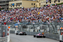 Charles Leclerc, Sauber C37, Sergio Perez, Force India VJM11