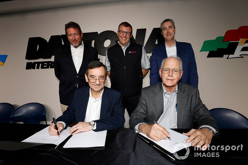 Pierre Fillon, Presidente del ACO, Jim France, Directorio de IMSA, G'rard Neveu, Director General del WEC de la FIA, John Doonan, Presidente de IMSA y Ed Bennett, Director General de IMSA