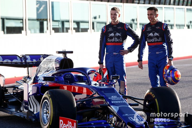 Alexander Albon, Scuderia Toro Rosso STR14 andDaniil Kvyat, Toro Roso STR14