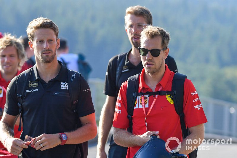 Romain Grosjean, ketika masih memperkuat Tim Haas F1, bersama mantan pembalap Ferrari, Sebastian Vettel, pada musim 2019.