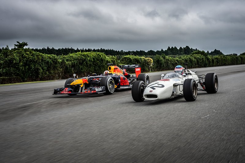 Max Verstappen Red Bull Racing RB8, Takuma Sato, Honda RA272