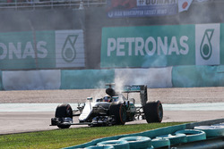 Льюіс Хемілтон, Mercedes AMG F1 W07 Hybrid сходить внаслідок відмови двигуна