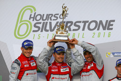 #7 Audi Sport Team Joest Audi R18: Marcel Fässler, Andre Lotterer, Benoit Tréluyer winnaars