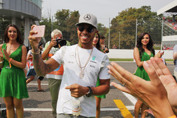 Lewis Hamilton, Mercedes AMG F1 tijdens de rijdersparade