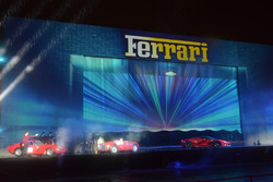 Ferrari 125 S, Ferrari 250 GTO e Ferrari LaFerrari durante lo spettacolo fatto per i 70 anni della F