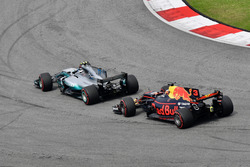Valtteri Bottas, Mercedes-Benz F1 W08 leads Daniel Ricciardo, Red Bull Racing RB13