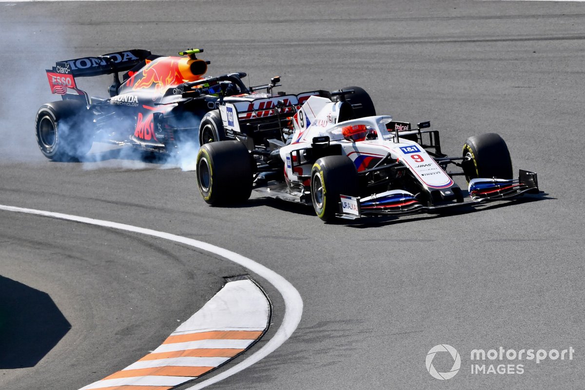 Nikita Mazepin, Haas VF-21, Sergio Perez, Red Bull Racing RB16B
