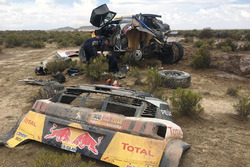 #300 Peugeot Sport Peugeot 3008 DKR: Стефан Петрансель та Жан Пль-Коттре отримують допомогу від Сірі