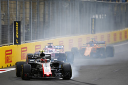 Kevin Magnussen, Haas F1 Team VF-18 Ferrari, lastiklerini kilitliyor