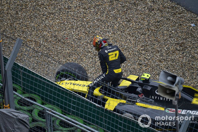 После аварии: Нико Хюлькенберг, Renault Sport F1 Team R.S.19
